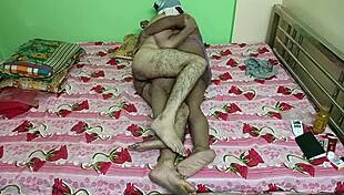 Mature housewife moans while fucking her husband 😏