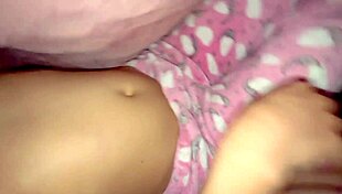 Ay Aaay ¡Es Camela El Culo De La Pequeña Es Muy Apretado Chica Estrecha Follada Por El Ano Parte 1