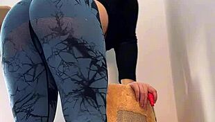 Perfect Round Ass Girl Demonstrates Skills Casually