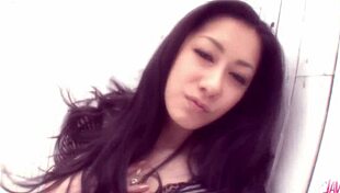 Asian Milf Kaede Kuroki craves two cocks to satisfy her