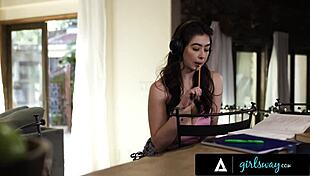 i get so turned on watching rachael cavalli stare at chloe surreal's ass