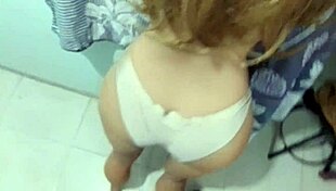 la esposa de mi padrastro le encanta que me la folle cuando el no esta en casa