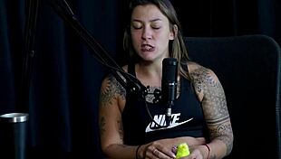 não faria alguns tipos de fetiches? gosta de uns brinquedinhos e as polêmicas do se pegaria - flor de damiana watch on sheer red