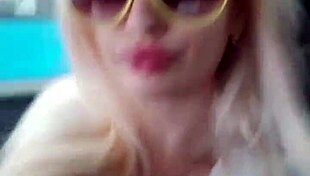 How sweet are tits elza kom?