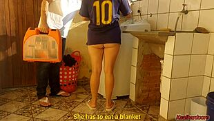 The married HOUSEWIFE PAYS the washing machine TECHNICIAN WITH HER PUSSY