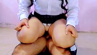 فتاة مكسيكية شابة مفاجأة برجل مقنع ينيكها بزبه القذر في غرفتها!