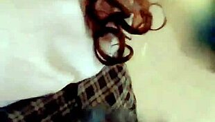 فتاة مكسيكية شابة مفاجأة برجل مقنع ينيكها بزبه القذر في غرفتها!