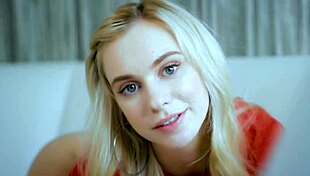 SEXY REDHEAD GAPS her PERFECT ASS