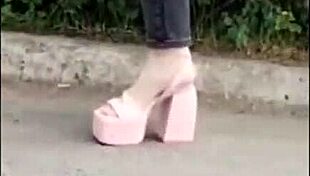 How sweet are tits elza kom?