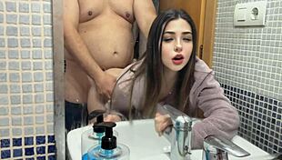 cómo me follan en el baño... delicioso 😋