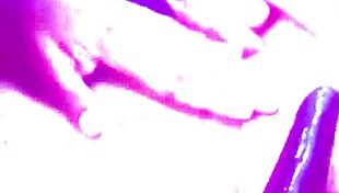 Une Bite De Bonobo Toute Noire Est Ensemble Avec Deux Chaudasses