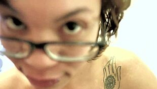 former ghetto gagger, show off those backstage skills!