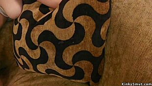 İki öğrenci kardeşlik anal inisiyasyonunda yumruklama ve bağlama ile