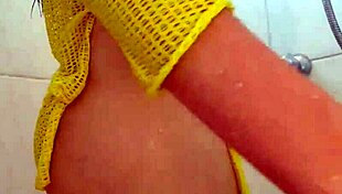 Com Muito Tesão Garota Safada Toma Banho Esfregando Os Seios Mostra Sua Bunda Sem Calcinha Doida Para Levar Rola Na Buceta Safada