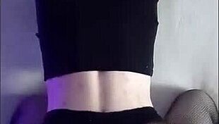 حلوة في كالسون طويل تُنك كلبي وكاوبنت