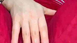 frotando mi coño a través de leggins hasta mojarlos delicioso - se moja y habla tan sucio que te hace excitar demasiado