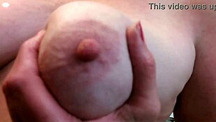 oh, boyfriend far away, this is our sexy time!