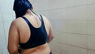 Wild hot newlywed desi bhabi bathes naked!