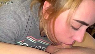 Блондинка девчонка делает sloppy глубокий минет члену до кончины в рот