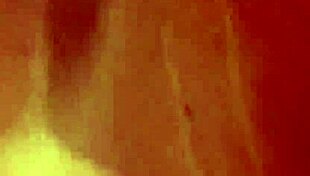 Amadora casada vagabunda madura milf dona de casa abriu a bunda e pra tomar leite na buceta!