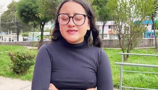 Me Follé A Mi Vecina Culona Mientras Su Esposo Se Encontraba Trabajando