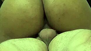 que rico sentir un macho correrse dentro mientras le cabalgo la verga con mi gran culo