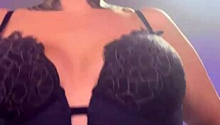 Fiquei com tesao na academia indo pro banheiro manjar e gozar