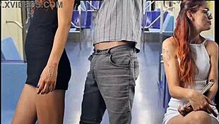 Safada estudante deixa estranho encoxar sua bunda em público, excitando-me profundamente.