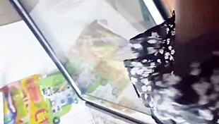 Upskirt en la tienda