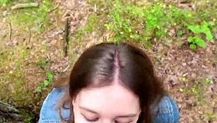 Šel sem na sprehod po jebanju doma in se odločil, da mu spet sesem in požrem spermo na prostem