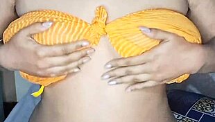 Big boobs desi hot indian bhabhi moans with juicy pussy