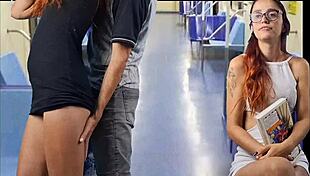 Safada estudante deixa estranho encoxar sua bunda em público, excitando-me profundamente.