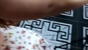 ruiva casada provoca o montador e fode com marido levando gozada na cara 😏