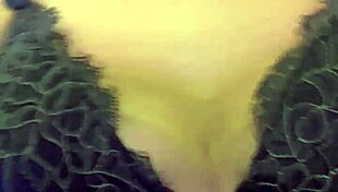 Fiquei com tesao na academia indo pro banheiro manjar e gozar