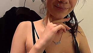 Teens trade sex for clothes at the mall 😏