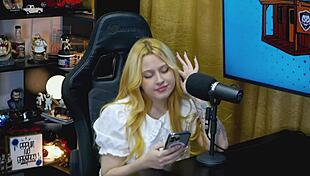 A Ninfeta Viamms Avalia O Mastro Do Ruan E Deu Uma Boa Nota Ser� Que Ela Gostou Da Rola Dele - P�pum No Barraco