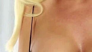 Masseuse Tugs For Spunk