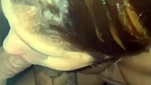 Esposa safada fucks intensely in glory hole while husband films