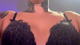 Fiquei com tesao na academia indo pro banheiro manjar e gozar