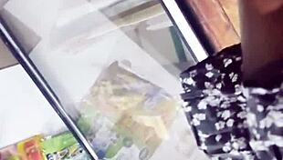 Upskirt en la tienda