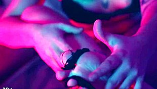 תתפעלו מהרגליים הקטנות והיפות שלי 18+ בתצוגה מרתקת