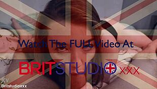 Student delivers amazing blowjob in dorm 😍