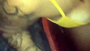Esposa safada fucks intensely in glory hole while husband films