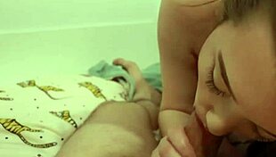 Student delivers amazing blowjob in dorm 😍