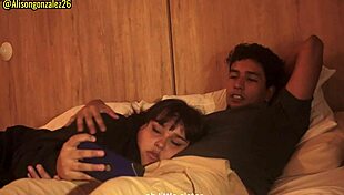 Mirando una pelicula con mi padrastro y sin querer me trague su pene casi nos descubren.