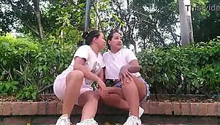 Hoy Par De Cachondas Lesbianas Quisieron Ser Mas Atrevidas Y Fueron A Masturbarse Los Co�os En Parque Publico