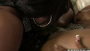 Angel Eyes and Roxy Reynolds Kissing Licking Pussy Cunilingus