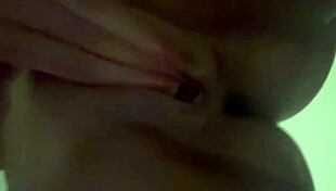 Delicioso close up masturbanme en mi cuarto