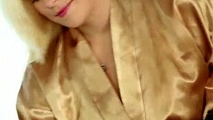 Hot masseuse blowing cock 💦