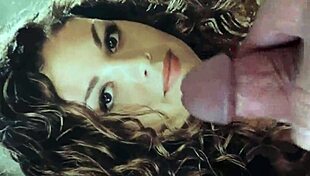 This lesbian addicted to hot cum on face! Cum please 😍